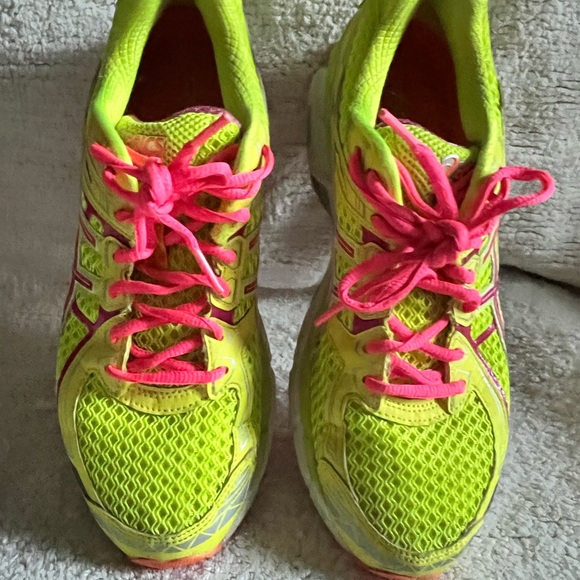 Asics Lightweight GT-2000 IGS Sneakers - Picture 2 of 5